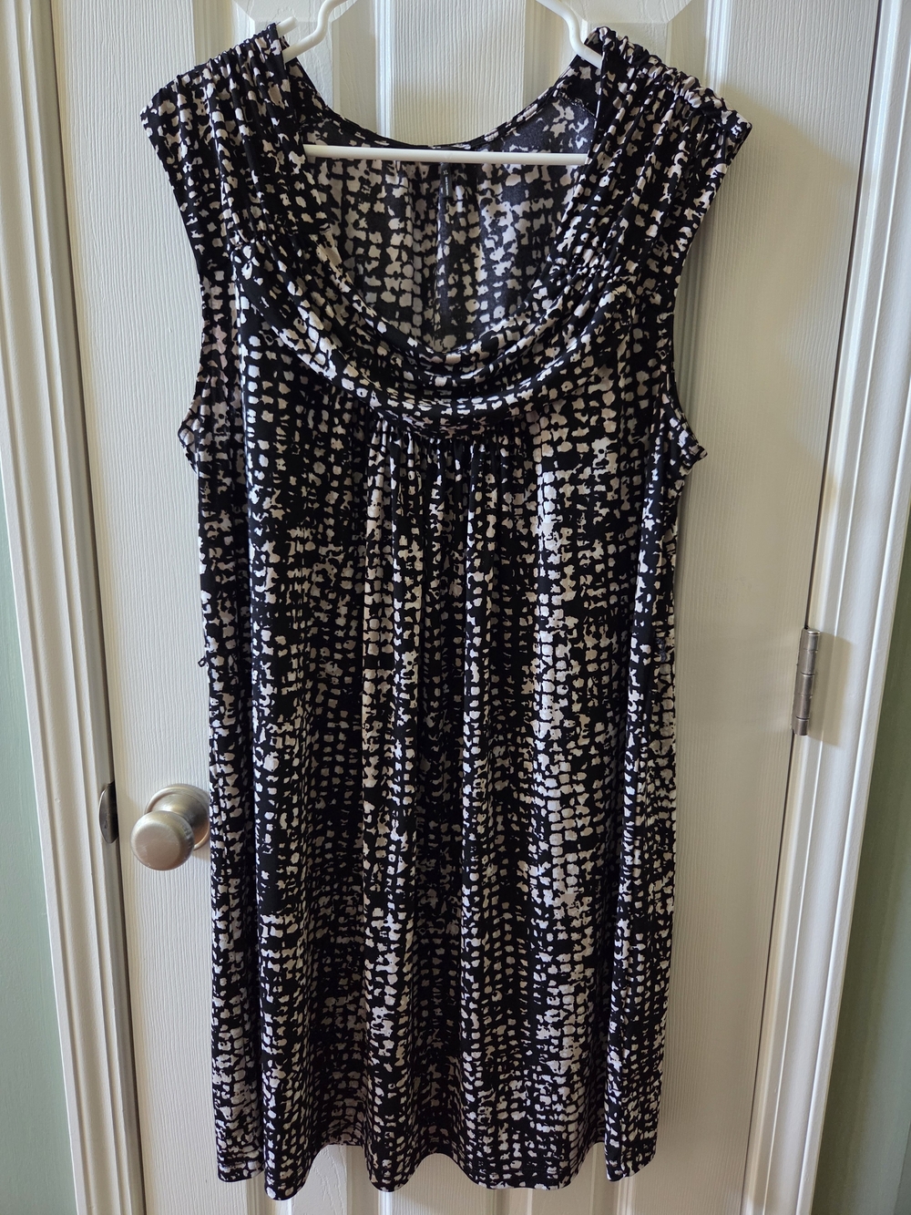 Daisy Fuentes - Sleeveless Black & Cream Printed Cowl Neck Dress with Tie